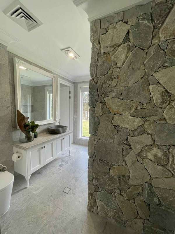 23002-Bathroom 02