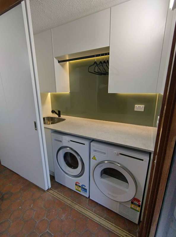 24036 – Laundry 01